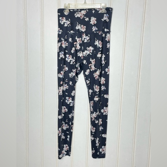 Beyond Yoga Olympus floral navy leggings 287 - Picture 4 of 9
